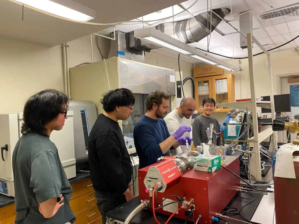 EC-MS Premium system delivered to MIT for Professor Yang Shao-Horn's research team