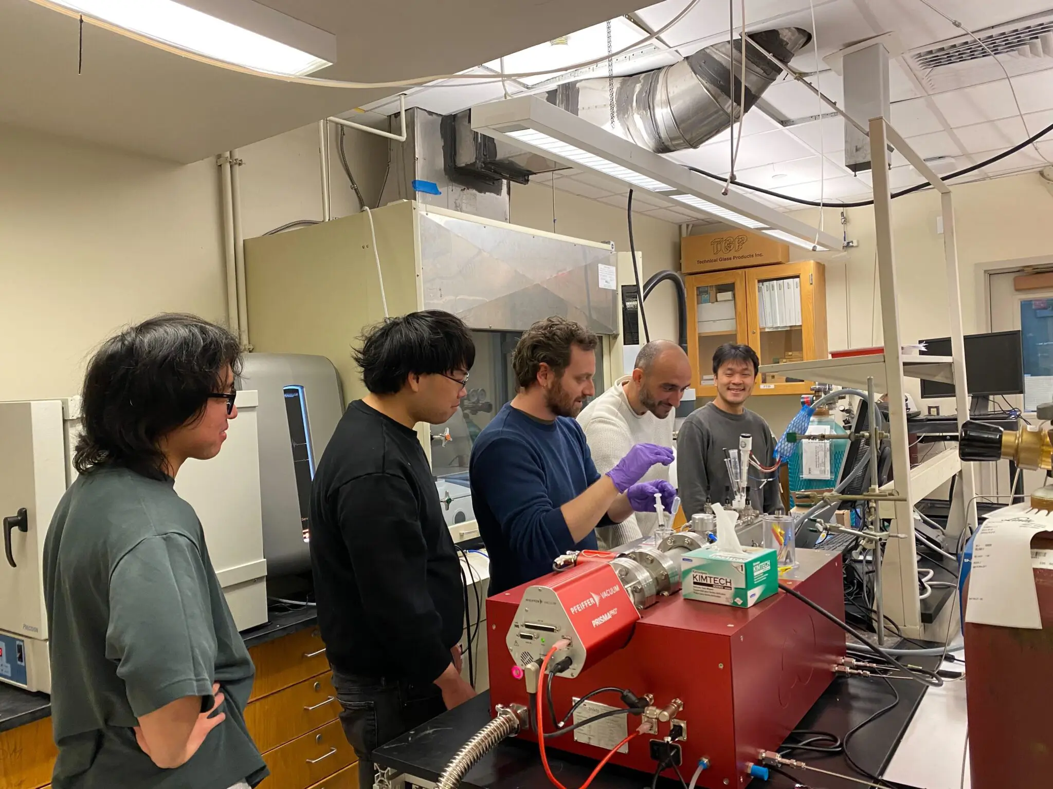 EC-MS Premium system delivered to MIT for Professor Yang Shao-Horn's research team